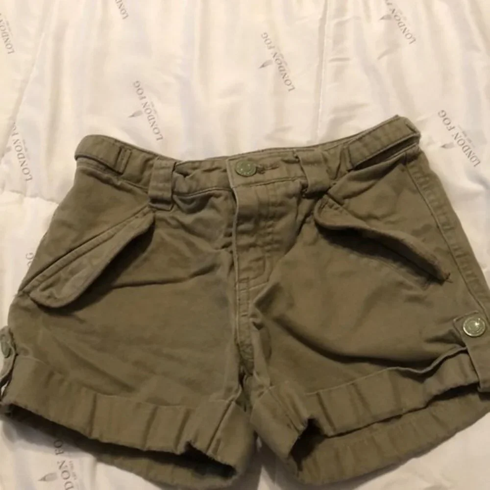 Old navy khaki shorts size 6 girls